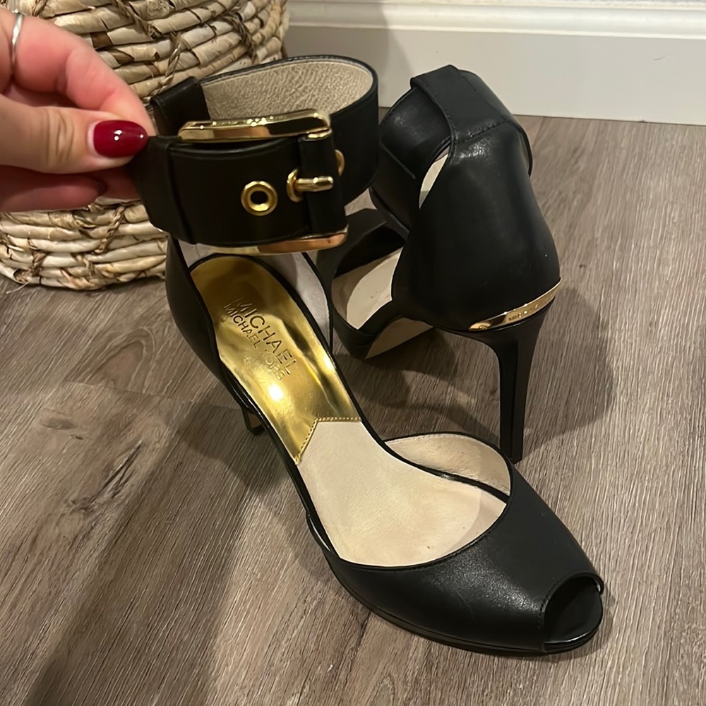 MICHAEL KORS Peep Toe high heel